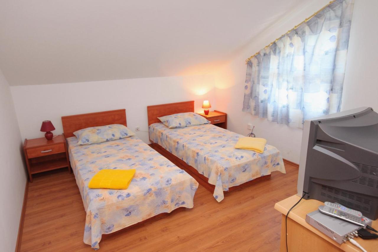 Apartments And Rooms With Parking Space Njivice, Krk - 5458 Eksteriør bilde