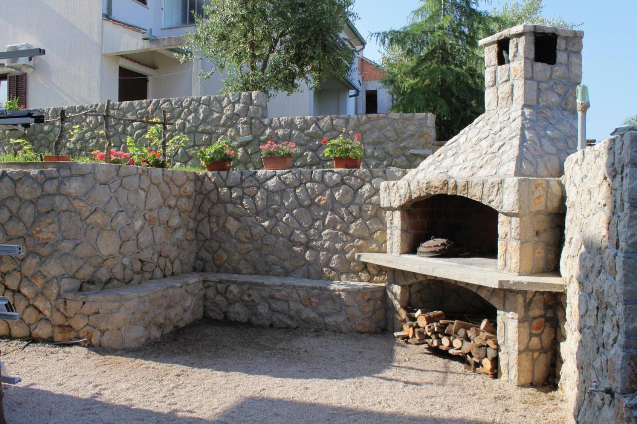 Apartments And Rooms With Parking Space Njivice, Krk - 5458 Eksteriør bilde